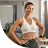Mulher feliz com corpo definido