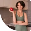 Mulher saudável na cozinha